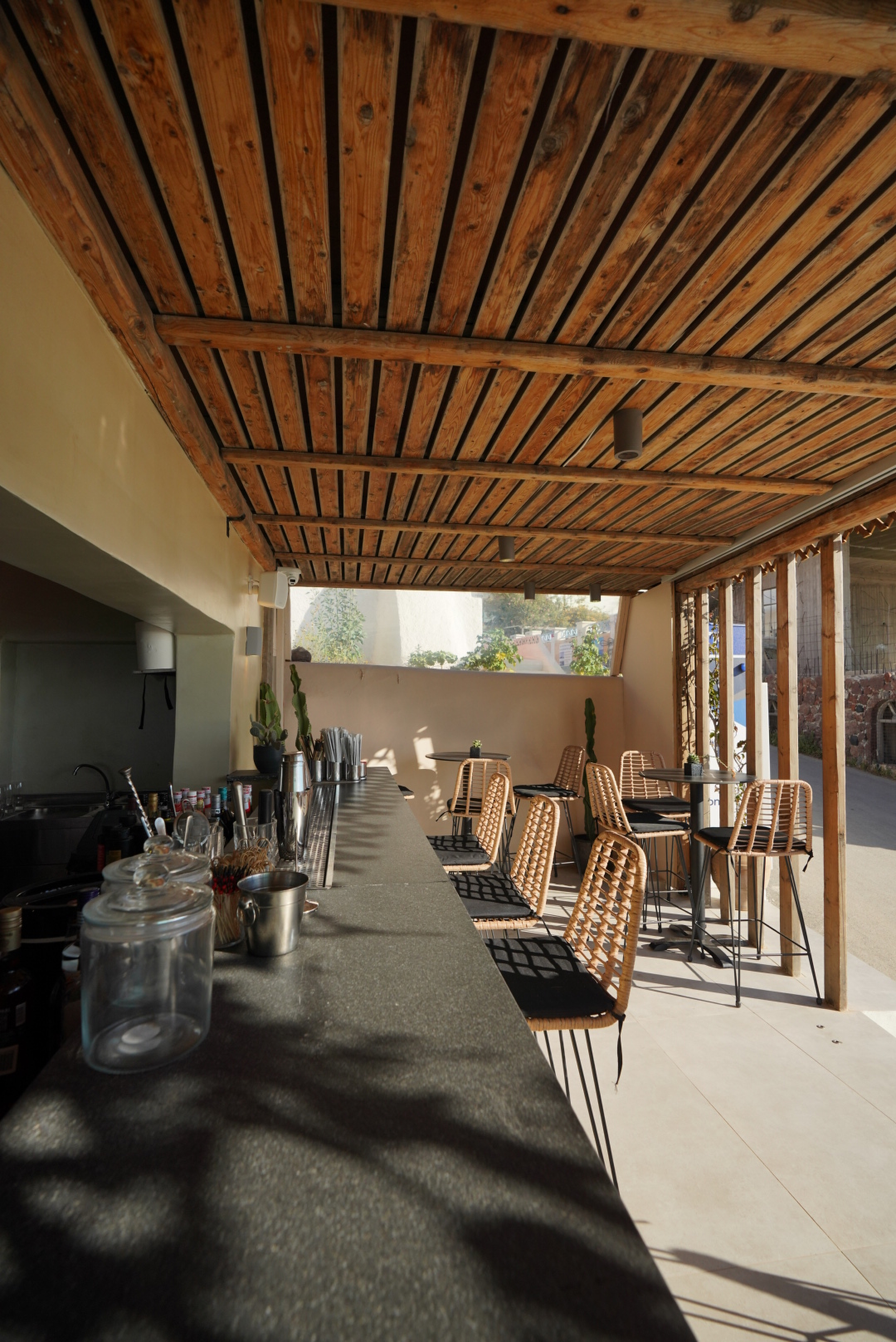 Caldera views with dining at Tramonto Lounge